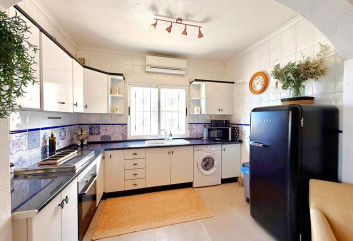 Image No.9-2 Bed Townhouse for sale