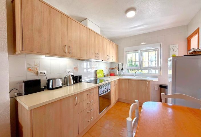 Image No.6-2 Bed Townhouse for sale