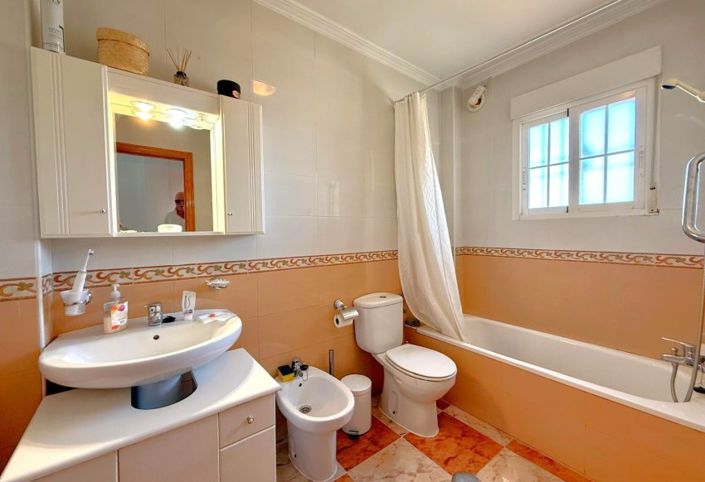 Image No.12-2 Bed Townhouse for sale