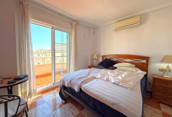 Image No.8-2 Bed Townhouse for sale