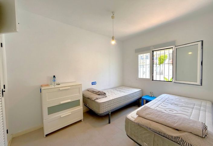 Image No.11-3 Bed Townhouse for sale