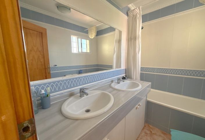 Image No.10-3 Bed Villa for sale
