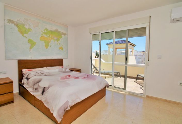 Image No.16-3 Bed Townhouse for sale