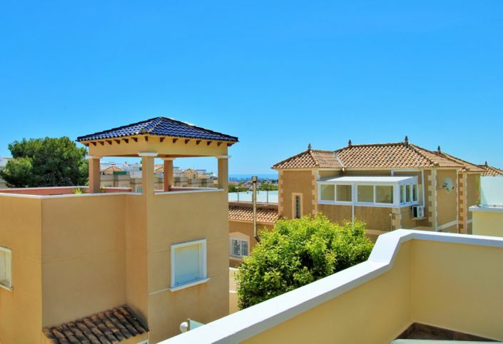 Image No.19-3 Bed Townhouse for sale