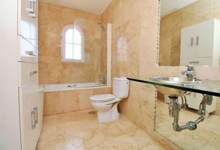 Image No.19-2 Bed Townhouse for sale