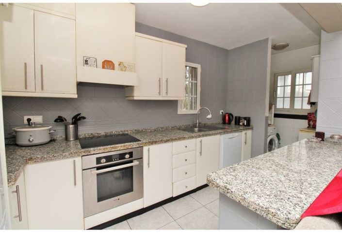 Image No.10-4 Bed Townhouse for sale