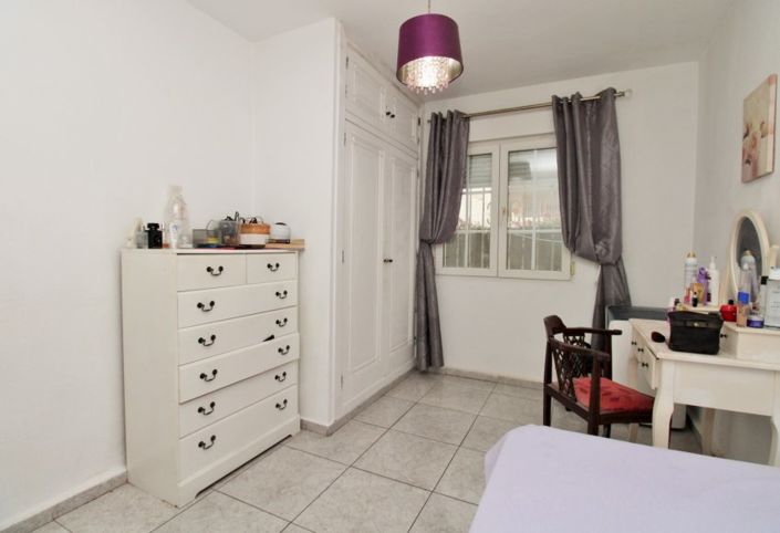 Image No.17-4 Bed Townhouse for sale