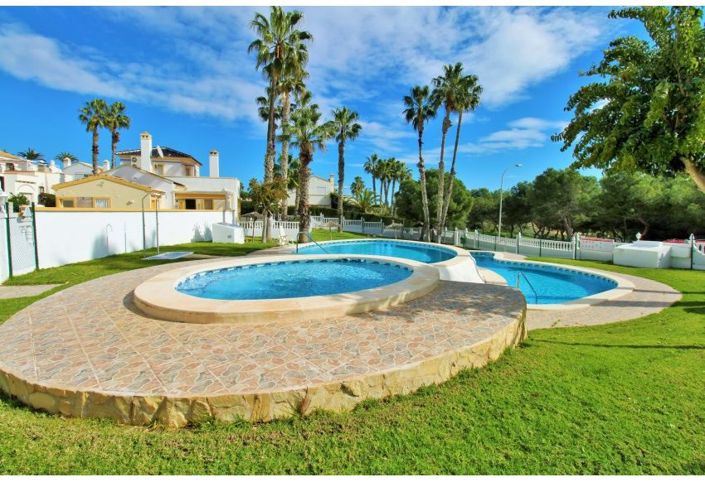 Image No.25-4 Bed Townhouse for sale