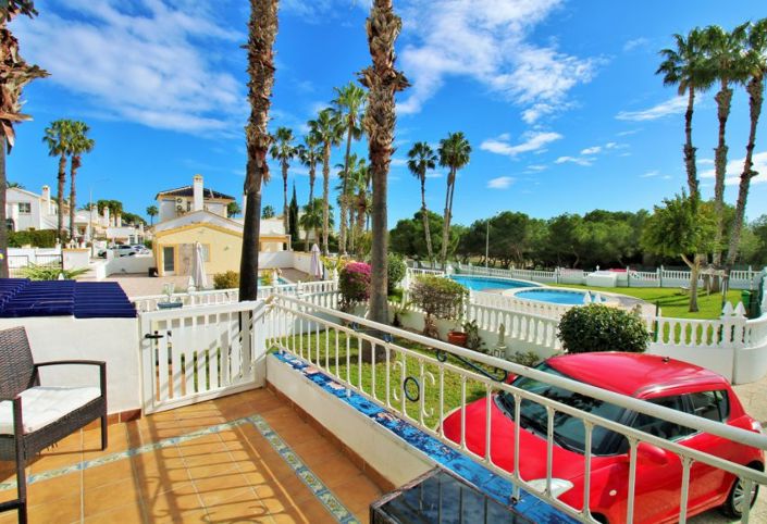 Image No.4-4 Bed Townhouse for sale