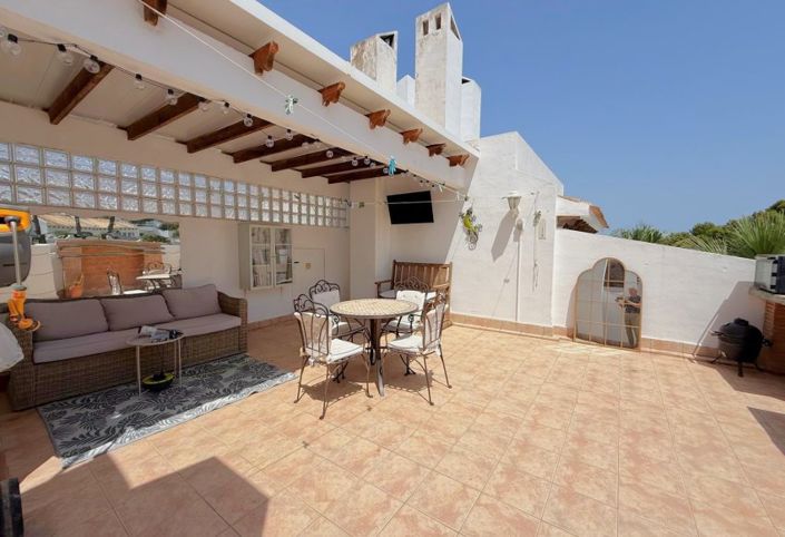 Image No.14-4 Bed Townhouse for sale