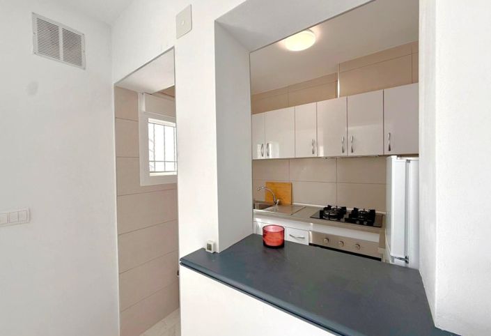 Image No.20-4 Bed Townhouse for sale