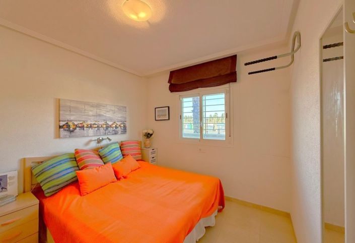 Image No.10-2 Bed Property for sale