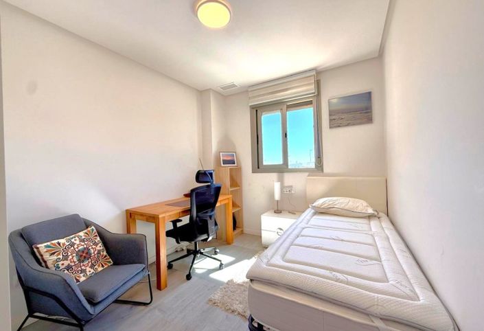 Image No.12-2 Bed Property for sale