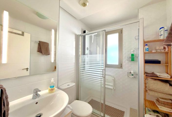 Image No.13-2 Bed Property for sale