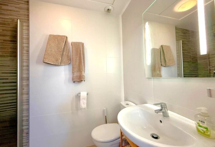 Image No.14-2 Bed Property for sale