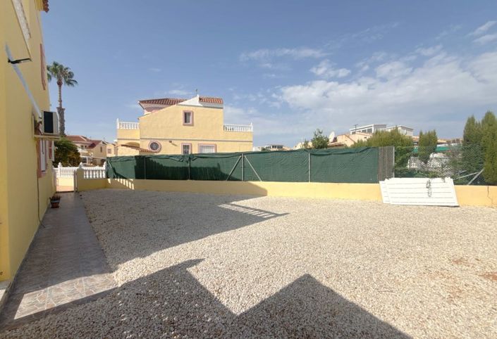 Image No.27-3 Bed Townhouse for sale