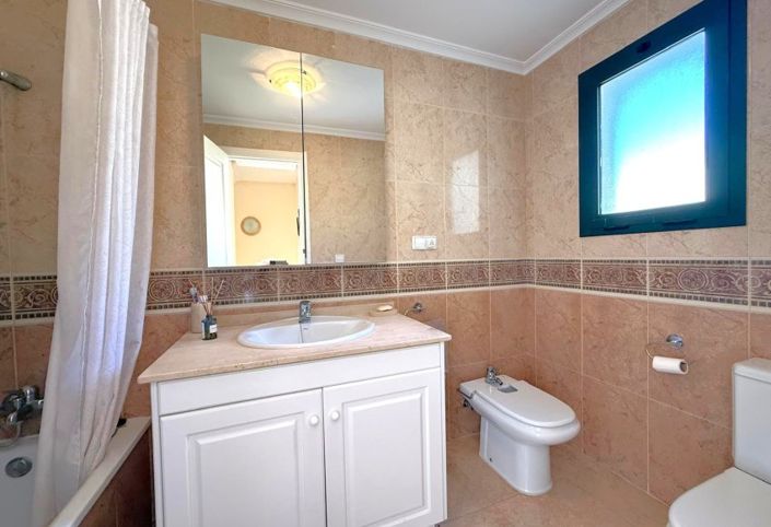Image No.14-2 Bed Townhouse for sale