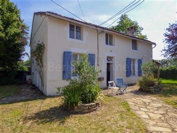 1 - Sauzé-Vaussais, Maison