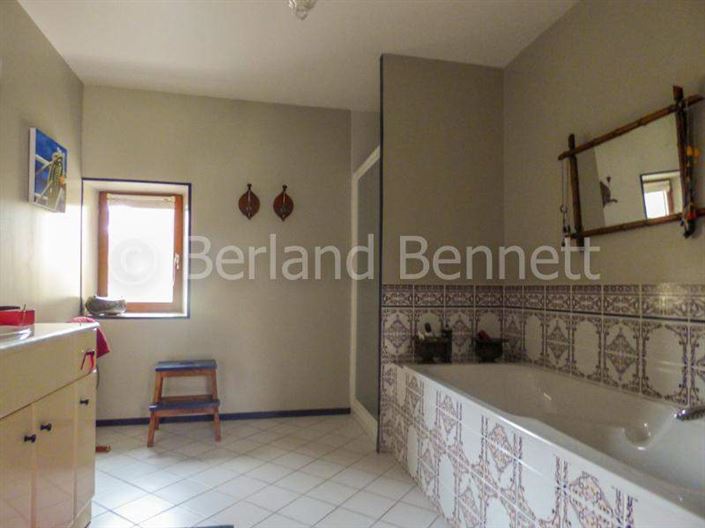 Image No.10-4 Bed House for sale