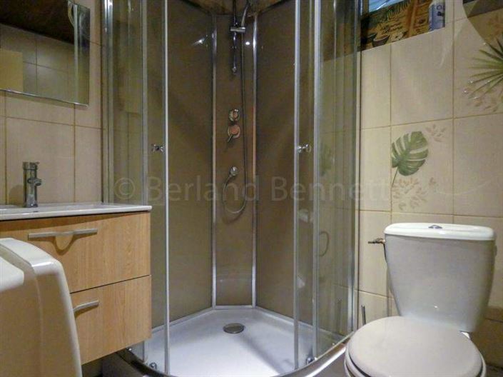 Image No.8-3 Bed House for sale