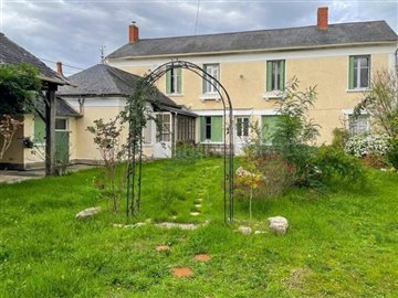 1 - Sauzé-Vaussais, Maison
