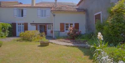 1 - Sauzé-Vaussais, Maison