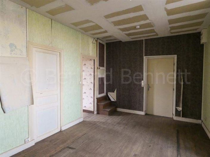 Image No.7-8 Bed House for sale