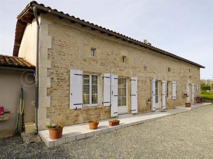 Image No.1-Maison de 4 chambres à vendre à Chef-Boutonne