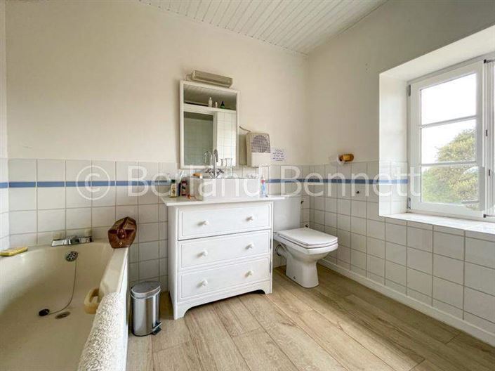 Image No.9-5 Bed House for sale