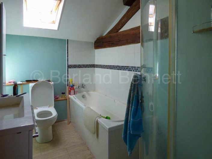 Image No.10-3 Bed House for sale