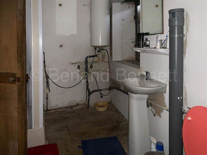 Image No.10-3 Bed House for sale