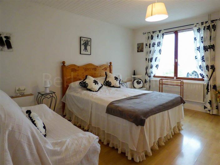 Image No.12-3 Bed House for sale