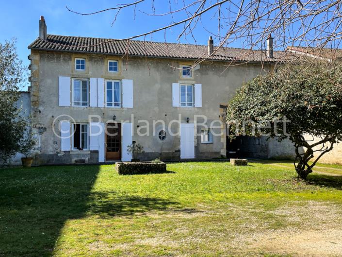 Image No.1-Maison de 4 chambres à vendre à Sauzé-Vaussais