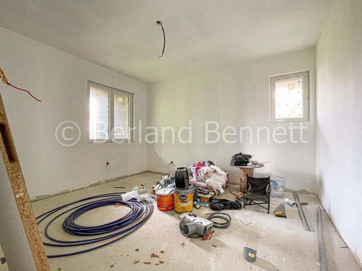 Image No.10-3 Bed House for sale