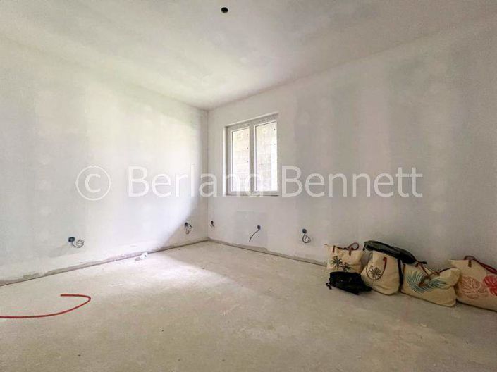 Image No.11-3 Bed House for sale