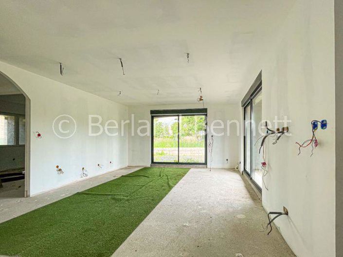 Image No.4-3 Bed House for sale