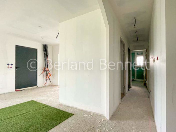 Image No.9-3 Bed House for sale