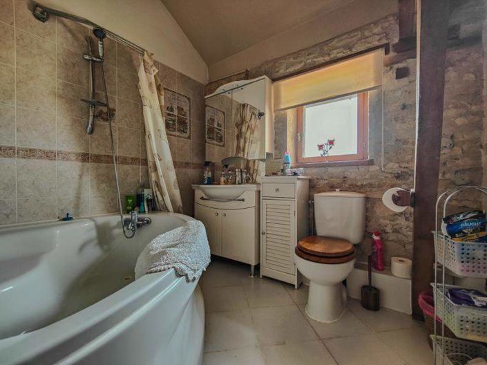 Image No.13-5 Bed House for sale