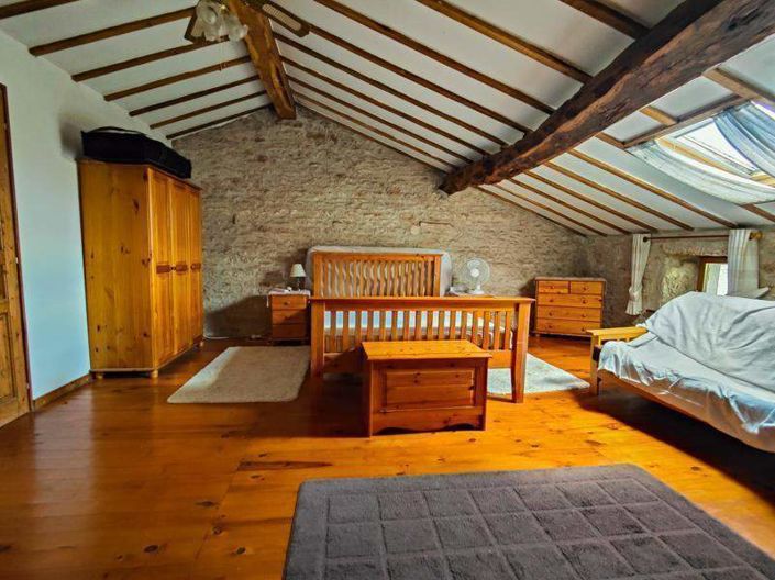 Image No.20-5 Bed House for sale