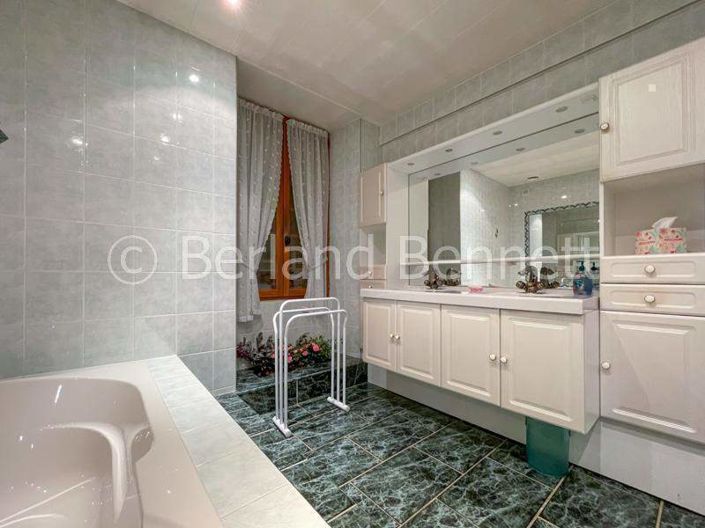 Image No.12-3 Bed House for sale