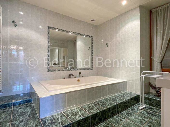 Image No.11-3 Bed House for sale