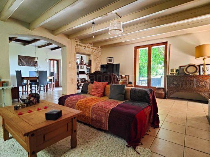 Image No.8-5 Bed House for sale