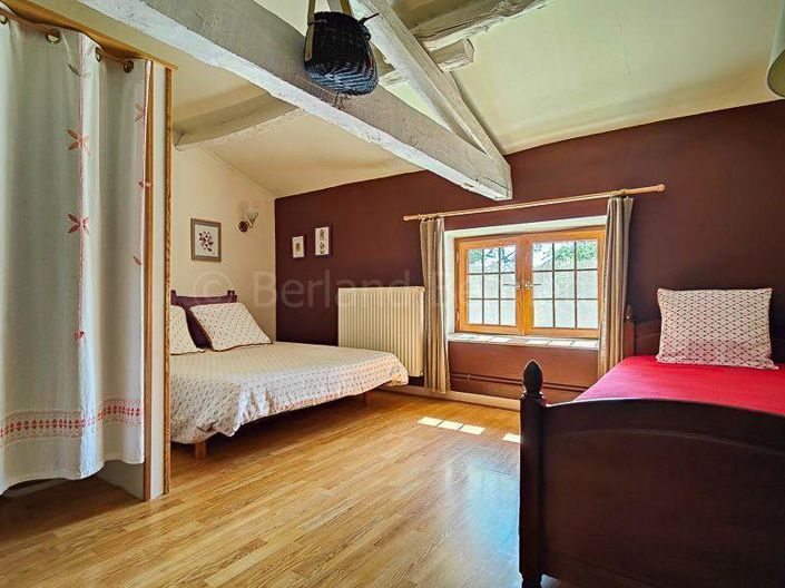 Image No.24-7 Bed House for sale