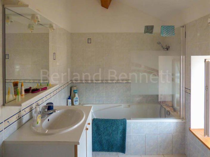 Image No.19-4 Bed House for sale