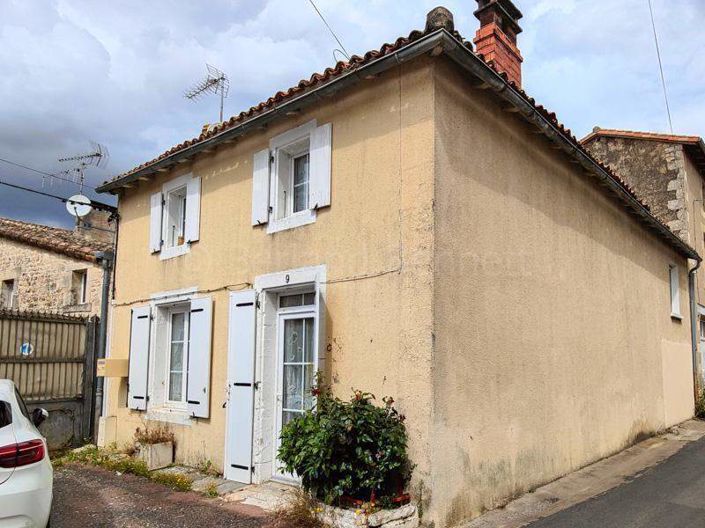 Image No.1-Maison à vendre à Sauzé-Vaussais