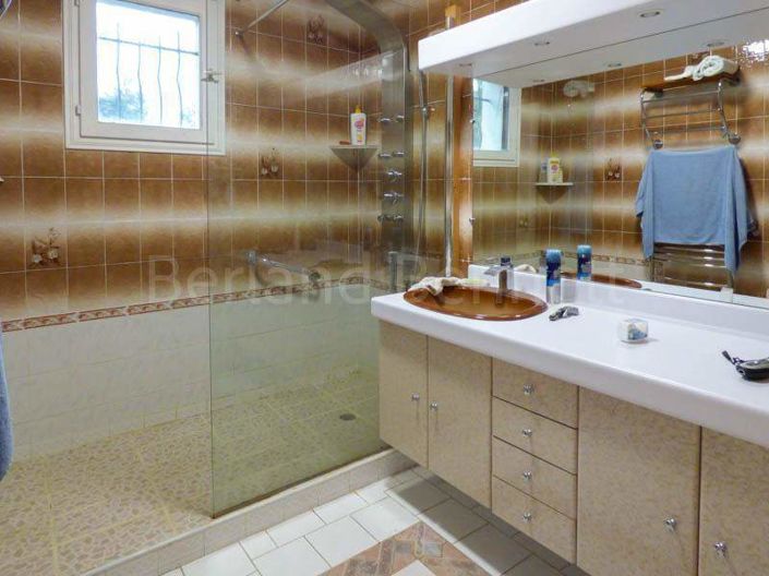 Image No.12-5 Bed House for sale