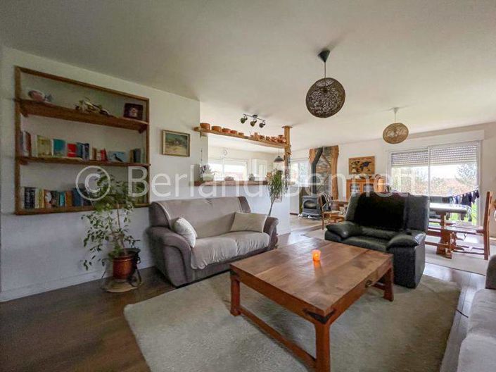 Image No.2-4 Bed House for sale