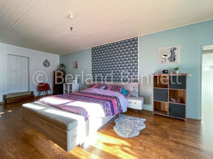 Image No.7-5 Bed House for sale