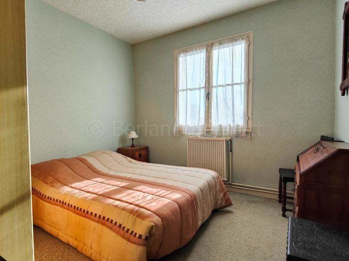 Image No.10-3 Bed House for sale