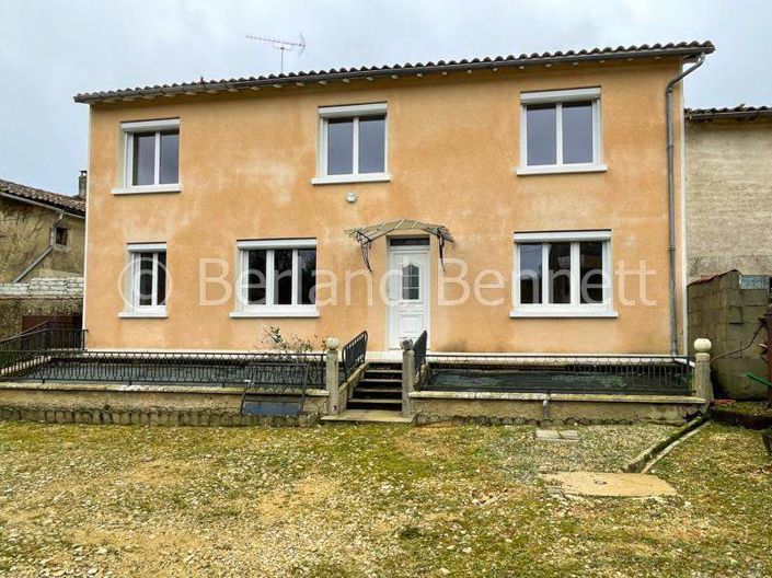 Image No.1-Maison de 4 chambres à vendre à Sauzé-Vaussais
